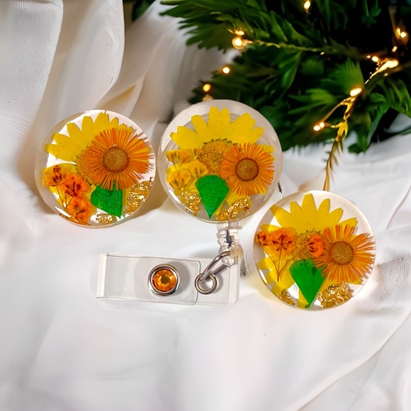 Badge holder for teachers and medical students. Hand-made with real flowers. - Picture 8 of 8